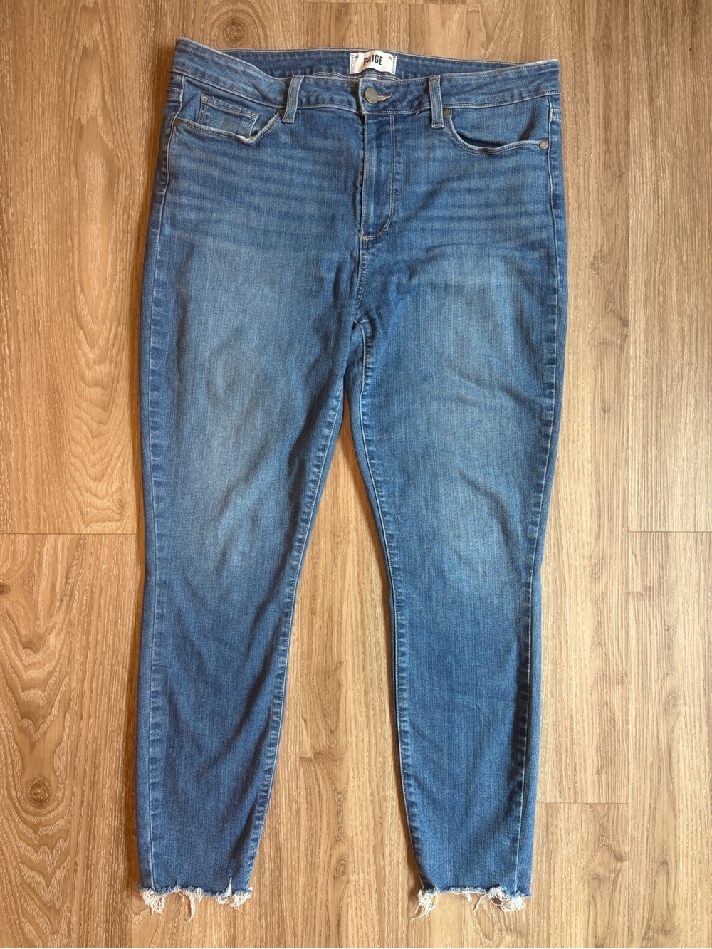 PAIGE women’s hoxton ankle Medium Blue Jeans with Frayed Hem size 33